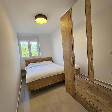 Aenona Apartment *